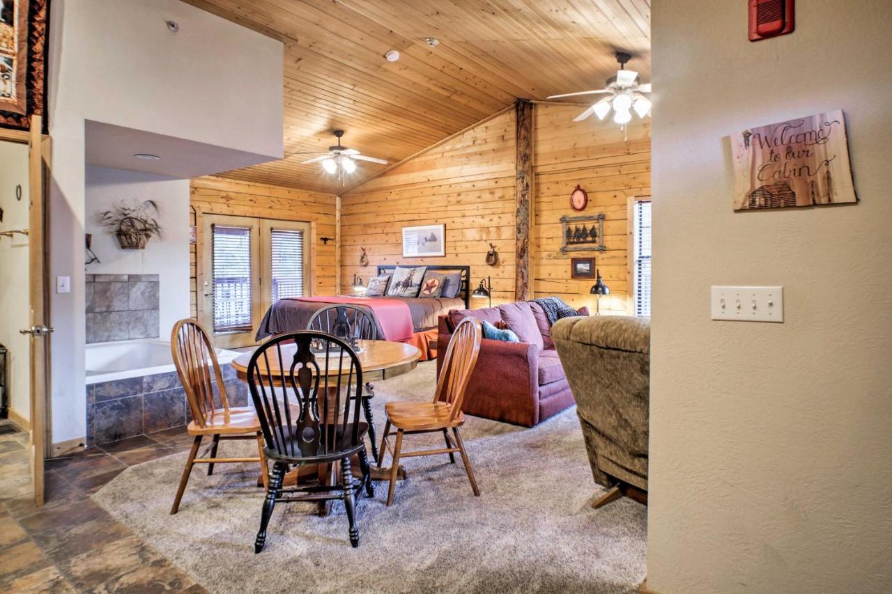 Cabin-Style Studio Right Off The Branson Strip! Apartman Kültér fotó